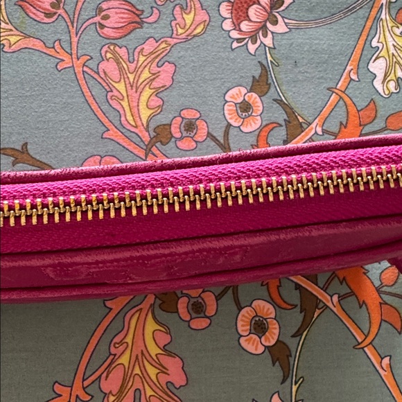 Tory Burch Alexa wallet. Raspberry - Picture 8 of 10